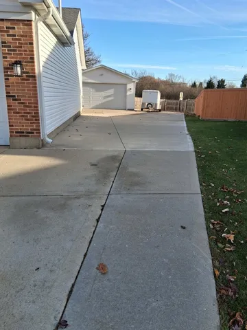 $3,100 | 1210 Diane Lane, Elk Grove Village, IL 60007