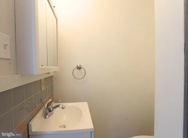 $850 | 100 East Price Street, Unit GB, Philadelphia, PA 19144
