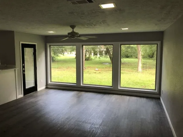 $1,999 | 3515 Elm Drive, Dickinson, TX 77539