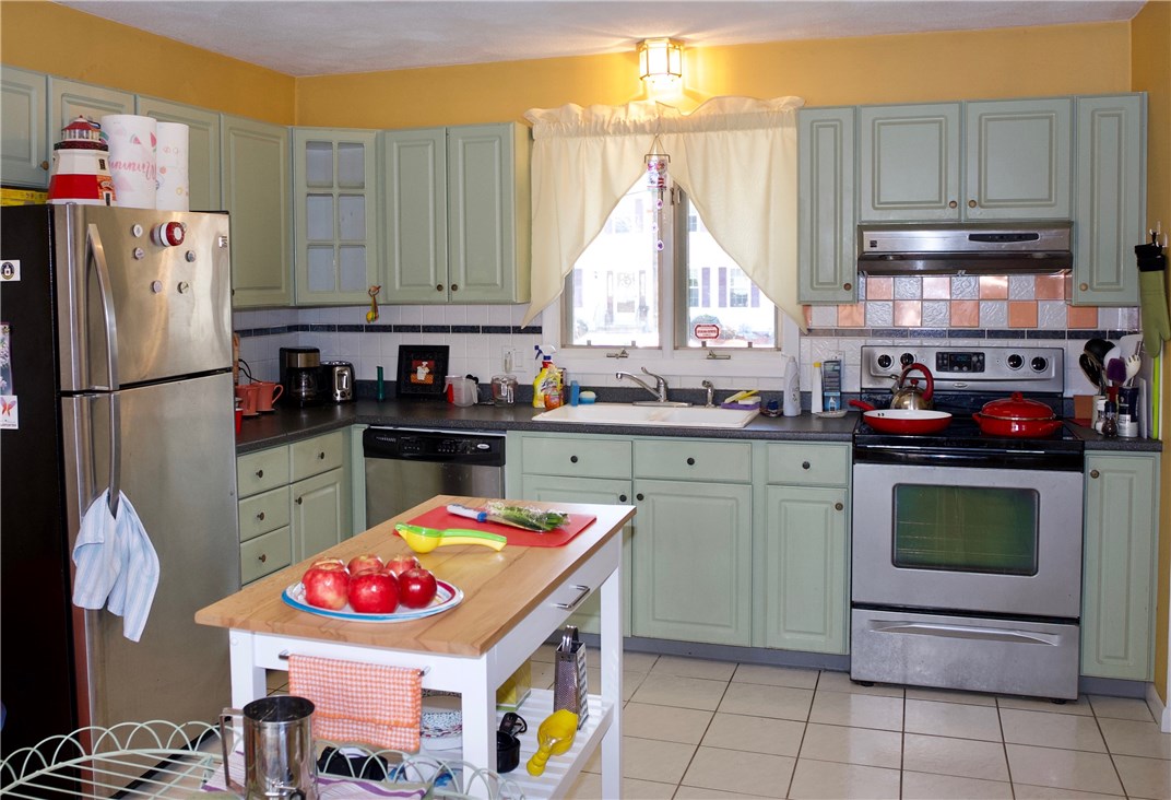 11 Shenandoah Road Warwick, RI 02886 - Photo 3 of 20
