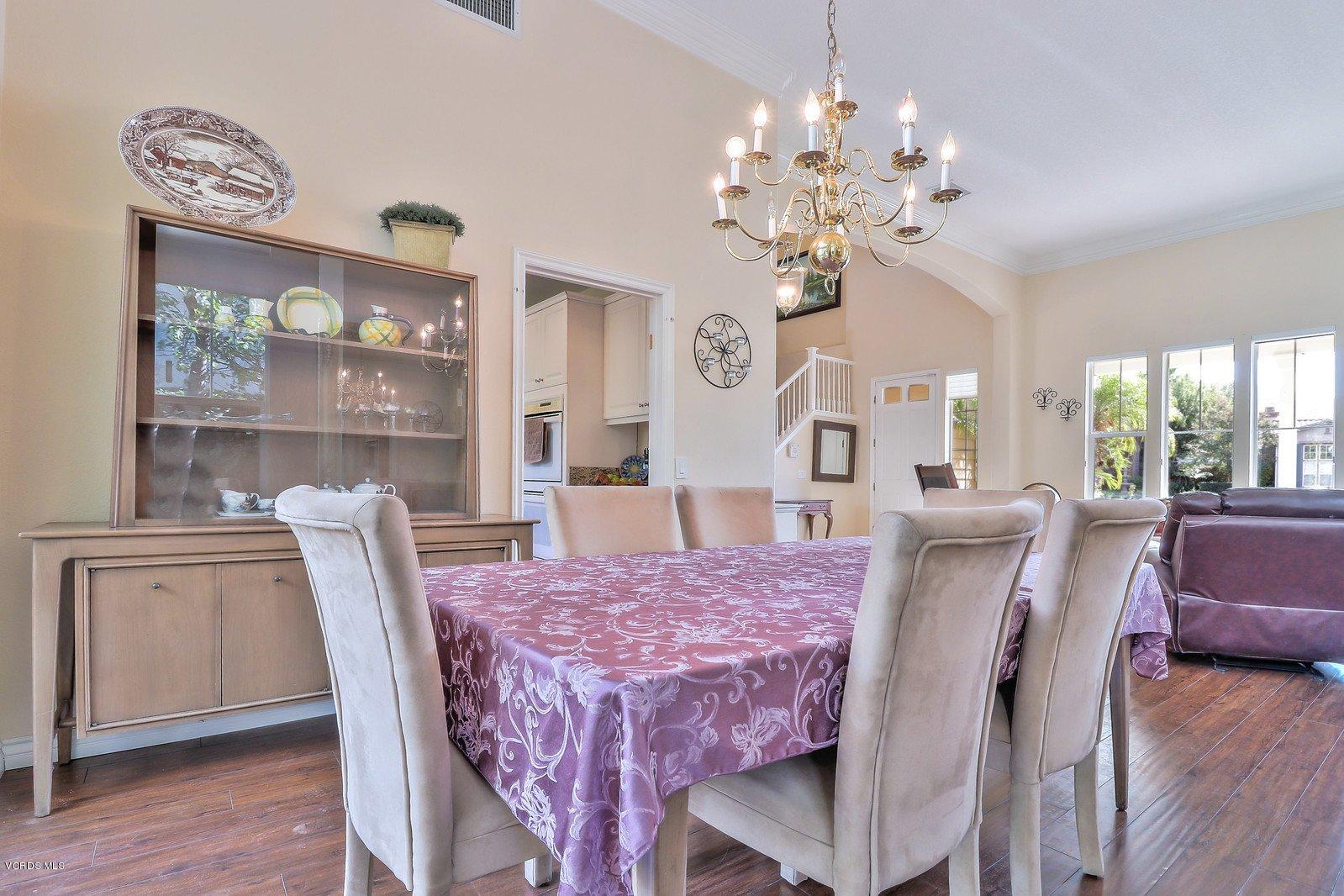 211 Knoll Ridge Road Simi Valley, CA 93065 - Photo 14 of 67 13-1e683e96-165f-4523-976d-a3f93c828cf2