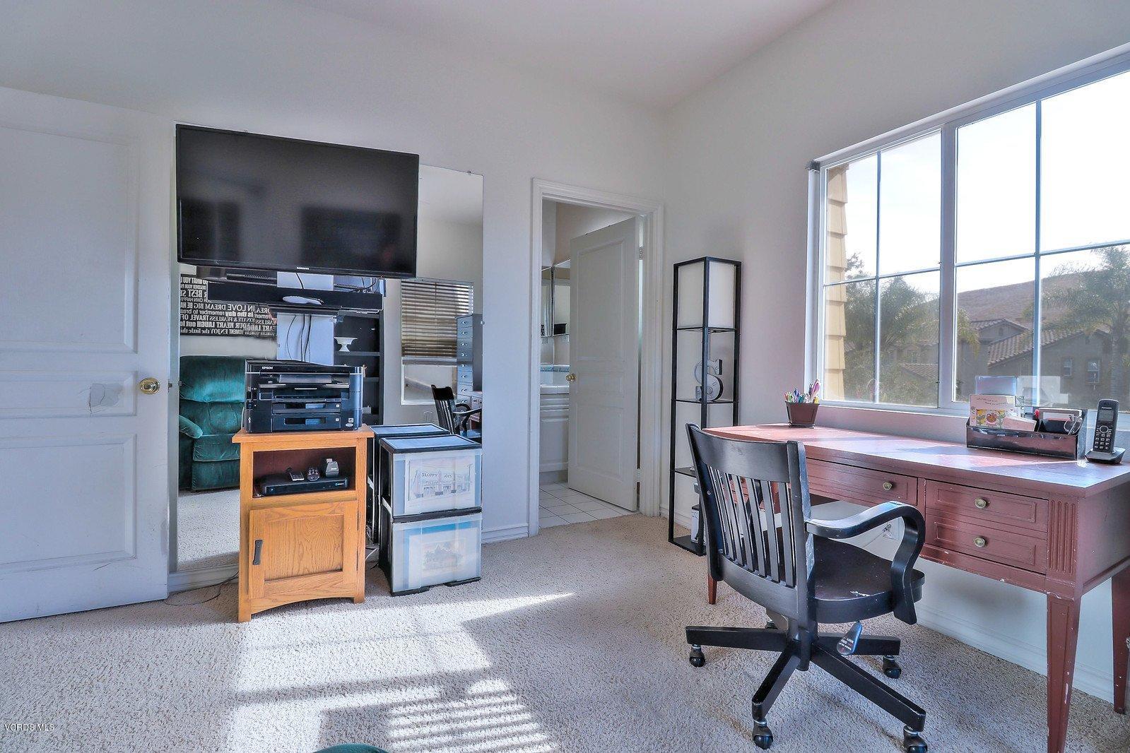 211 Knoll Ridge Road Simi Valley, CA 93065 - Photo 40 of 67 39-32b53f4d-b7d8-48a6-a540-6b4083890b4f