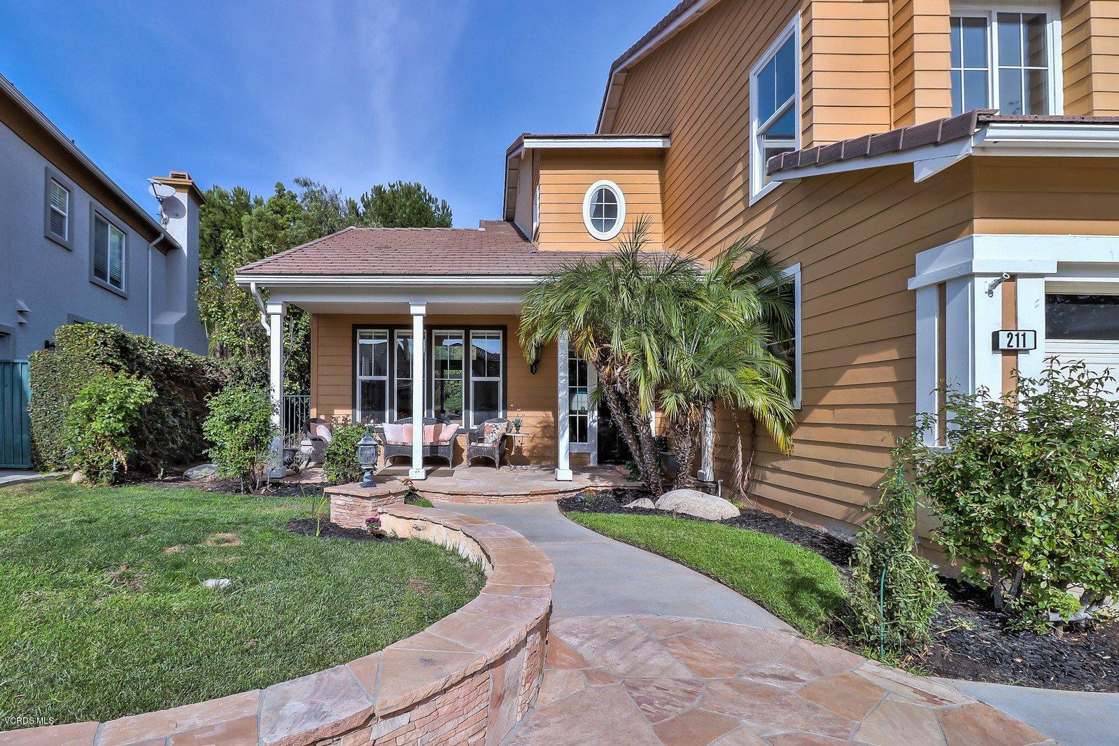 211 Knoll Ridge Road Simi Valley, CA 93065 - Photo 5 of 67 4-8f6c6f49-0a23-4d92-926a-9eca5218cbe8