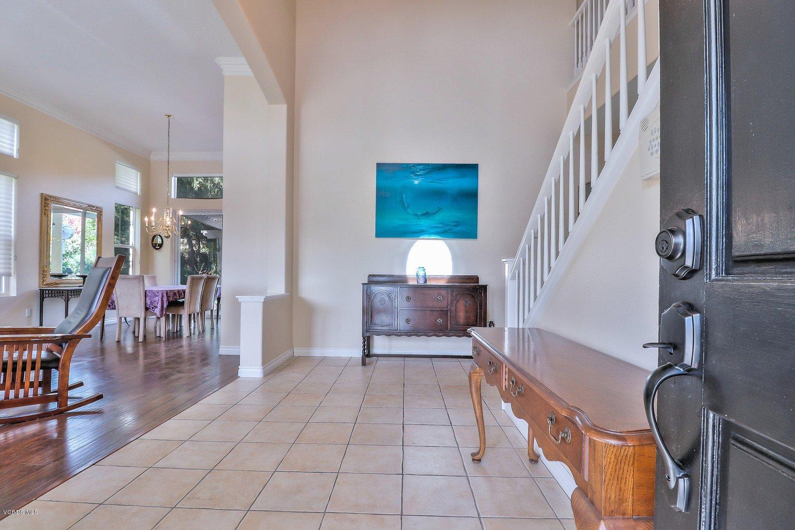 211 Knoll Ridge Road Simi Valley, CA 93065 - Photo 8 of 67 7-a2cae3fb-2aa3-4660-b96c-b3fb9225a577