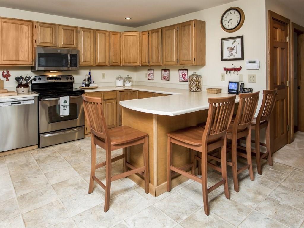 29 Highland Ridge Road Boothbay, ME 04537 - Photo 4 of 32 Kitchen with vinyl flooring,...