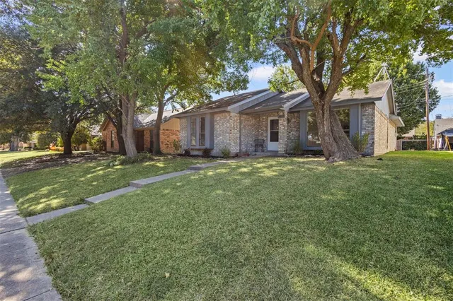 $205,000 | 2005 Mobile Street, Ennis, TX 75119