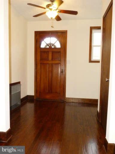 2011 Rocky Point Road Essex, MD 21221 - Photo 3 of 30 Foyer