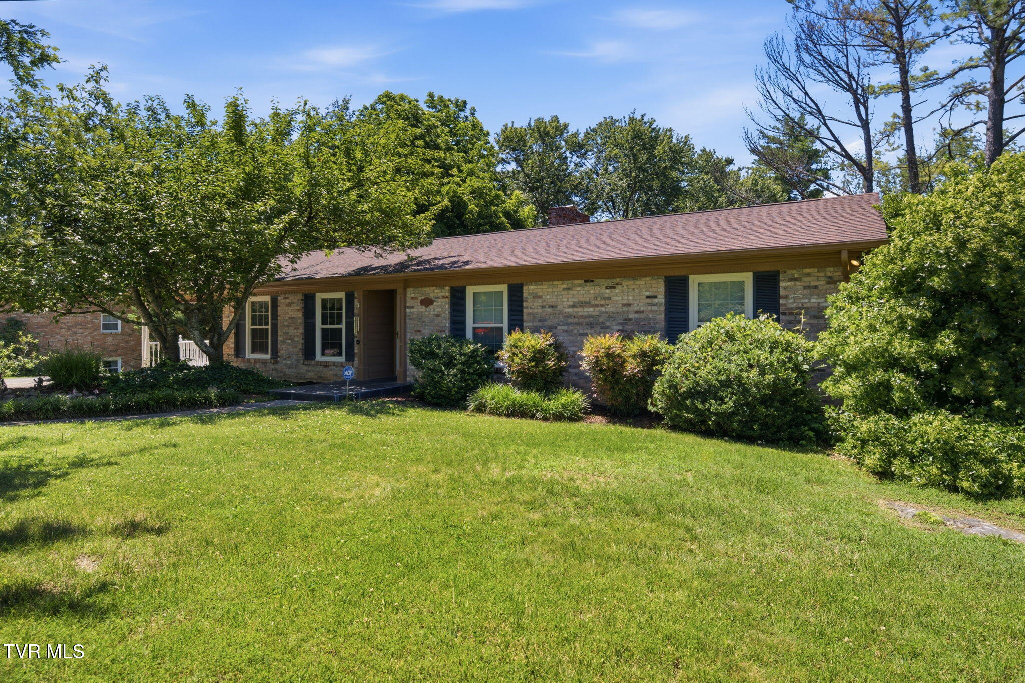 700 Rambling Road Johnson City, TN 37604 - Photo 2 of 36 17-web-or-mls-004_DSC08680