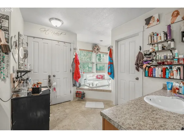 $500,000 | 38915 Sandy Heights Street, Sandy, OR 97055