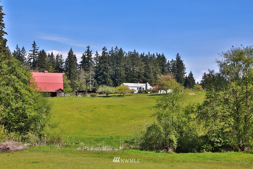 6879 Heggeness Road Clinton, WA 98236 - Photo 1 of 25 Gallery Image 1