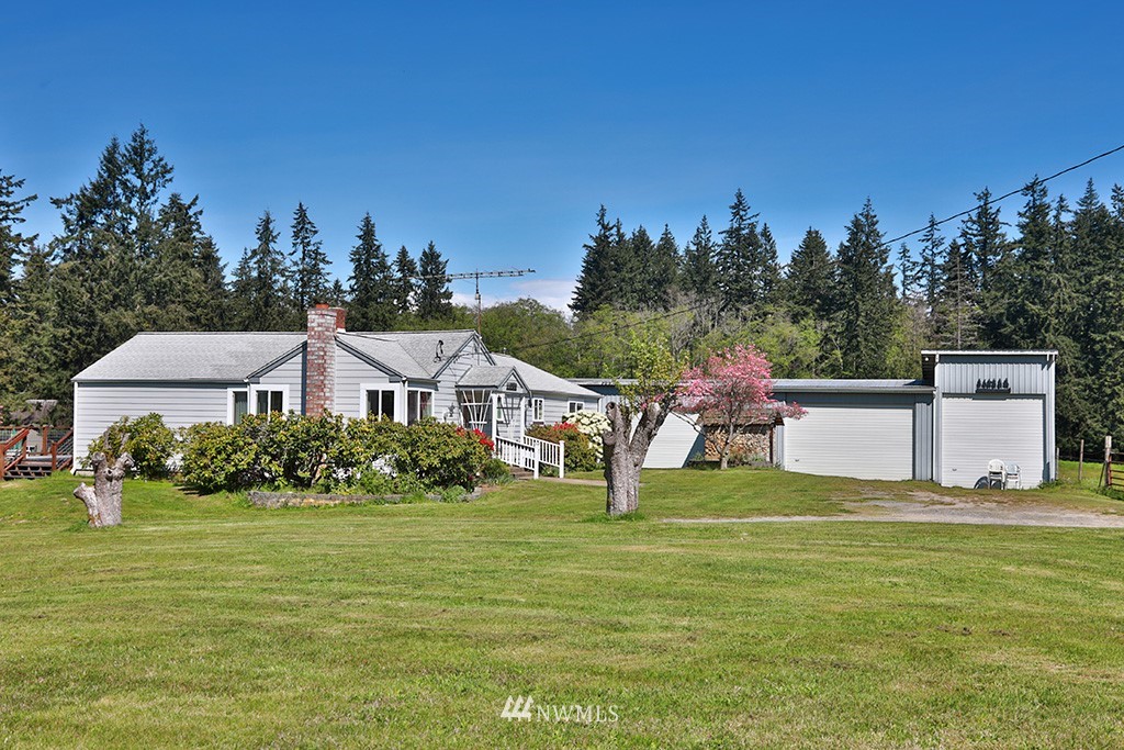 6879 Heggeness Road Clinton, WA 98236 - Photo 2 of 25 Gallery Image 2