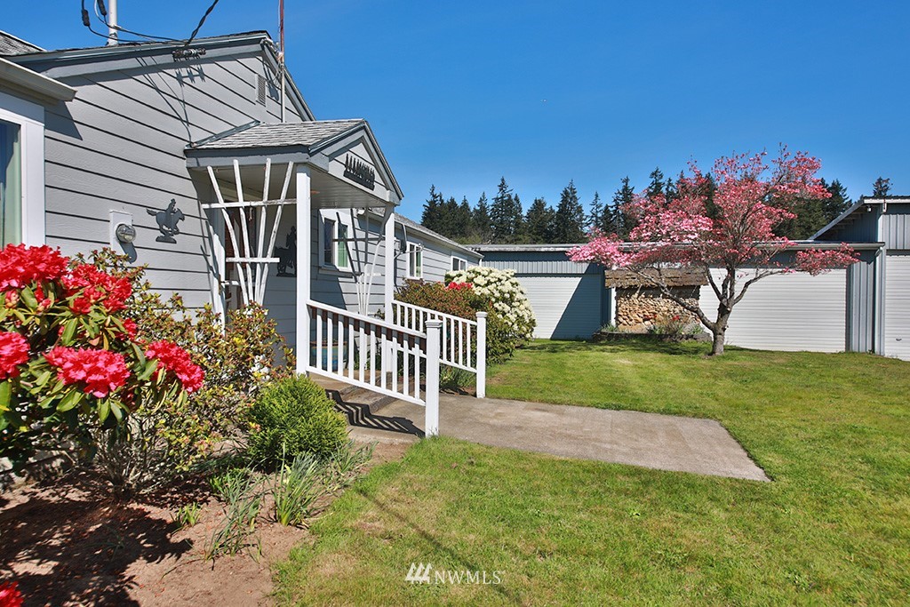 6879 Heggeness Road Clinton, WA 98236 - Photo 3 of 25 Gallery Image 3