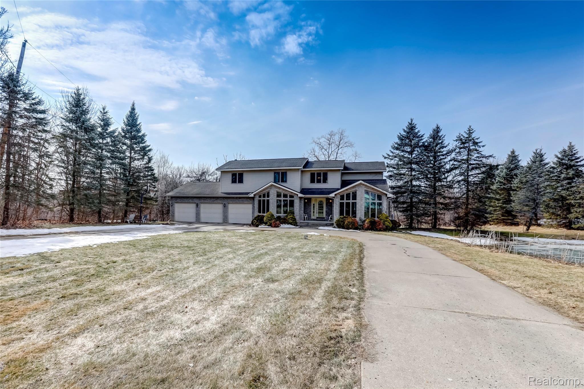 1235 North Morrish Road Flint, MI 48532 - Photo 3 of 40 1235 N Morrish Rd, Flint, MI 48532-3.jpg-FULL