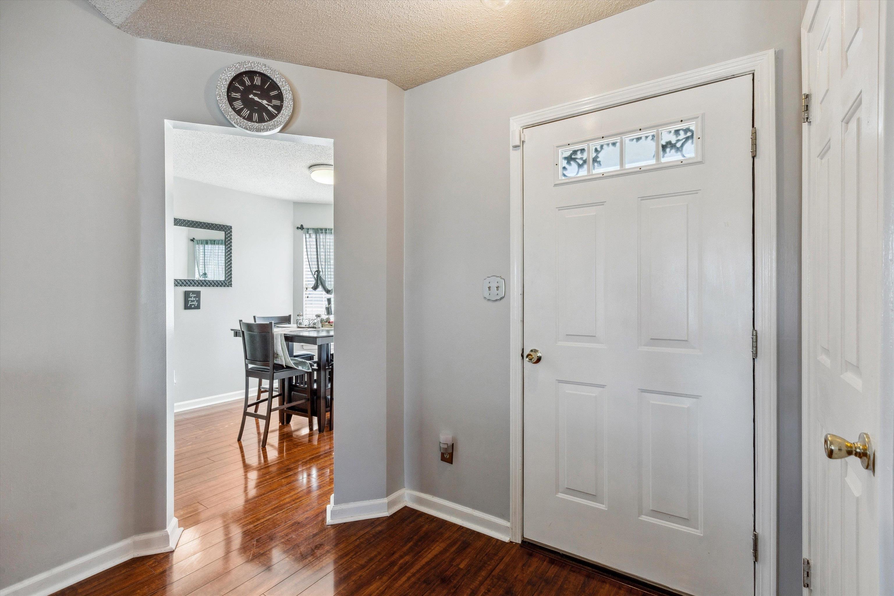 4120 Long Creek Road Memphis, TN 38125 - Photo 5 of 26 Foyer w/ coat closet