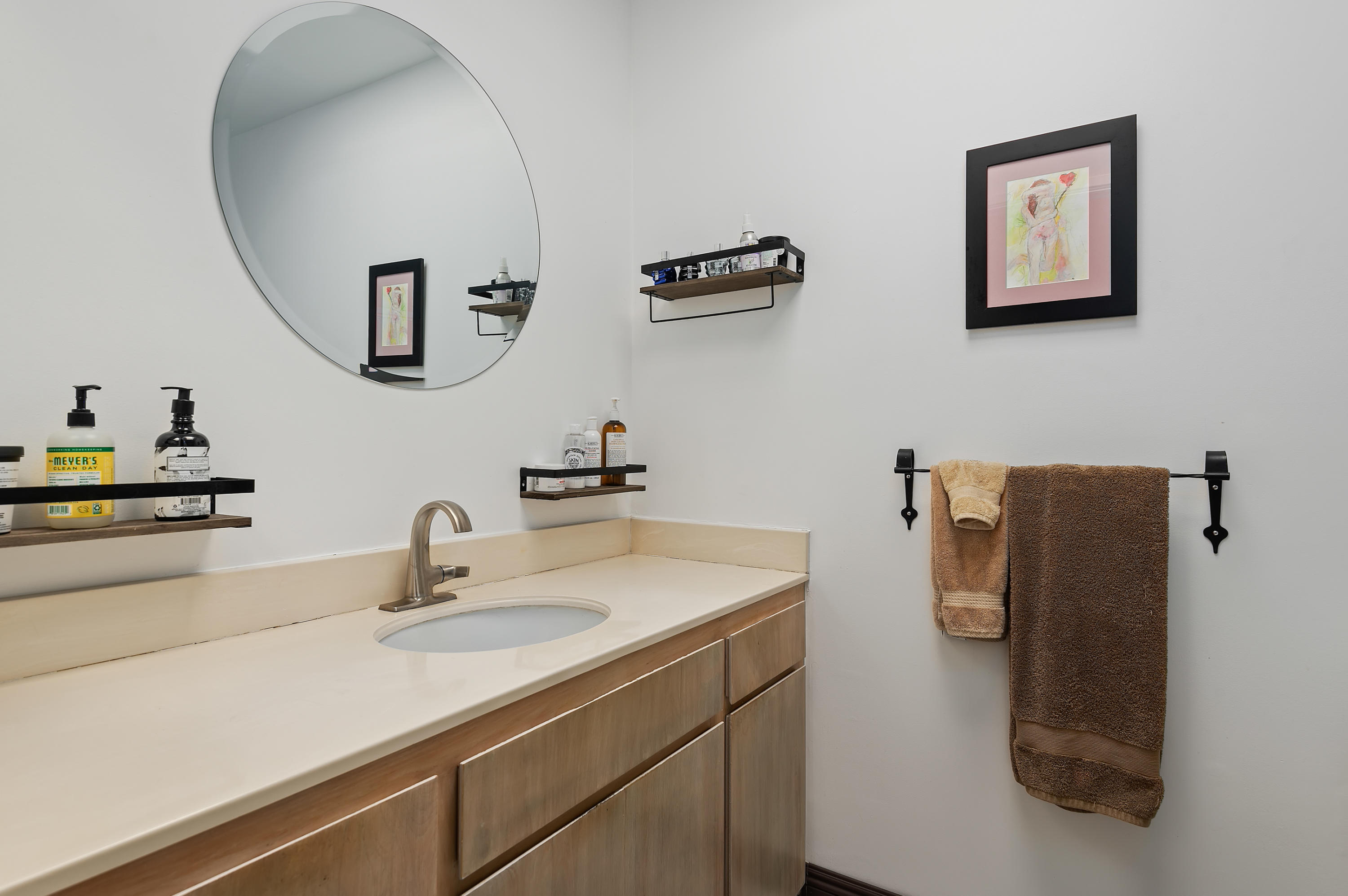 5231 Ogan Road Carpinteria, CA 93013 - Photo 16 of 23 Primary En Suite Bathroom