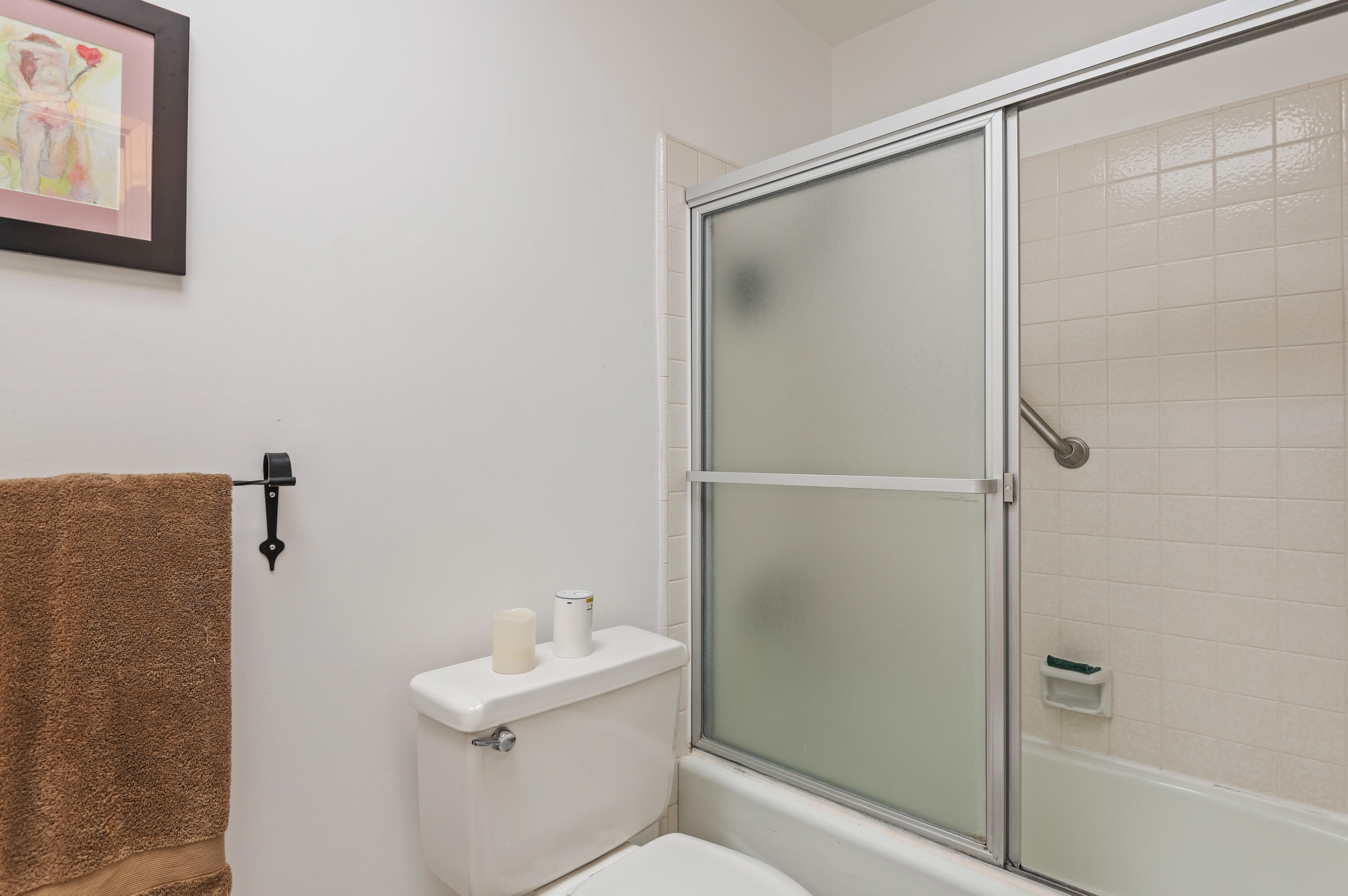 5231 Ogan Road Carpinteria, CA 93013 - Photo 17 of 23 Primary En Suite Bathroom