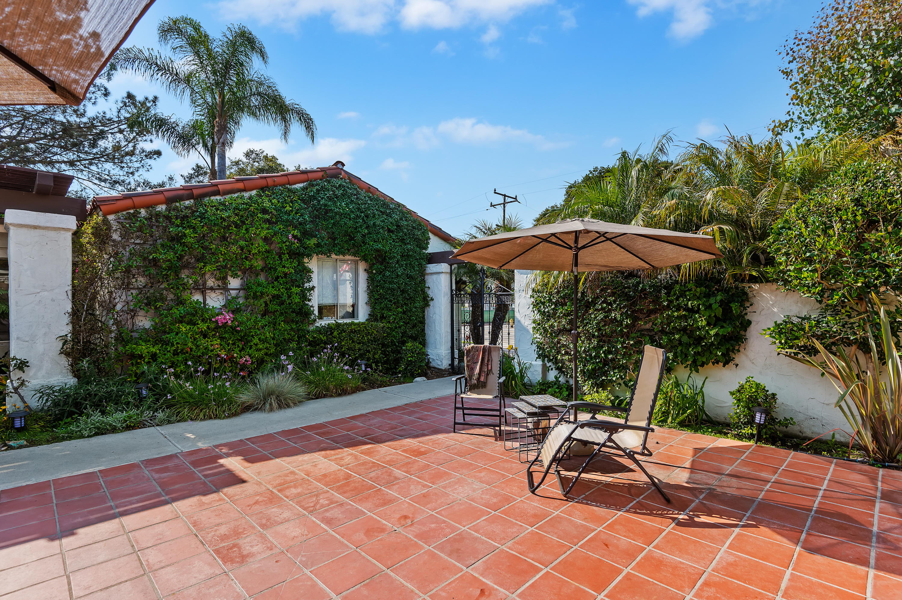 5231 Ogan Road Carpinteria, CA 93013 - Photo 3 of 23 Front Courtyard