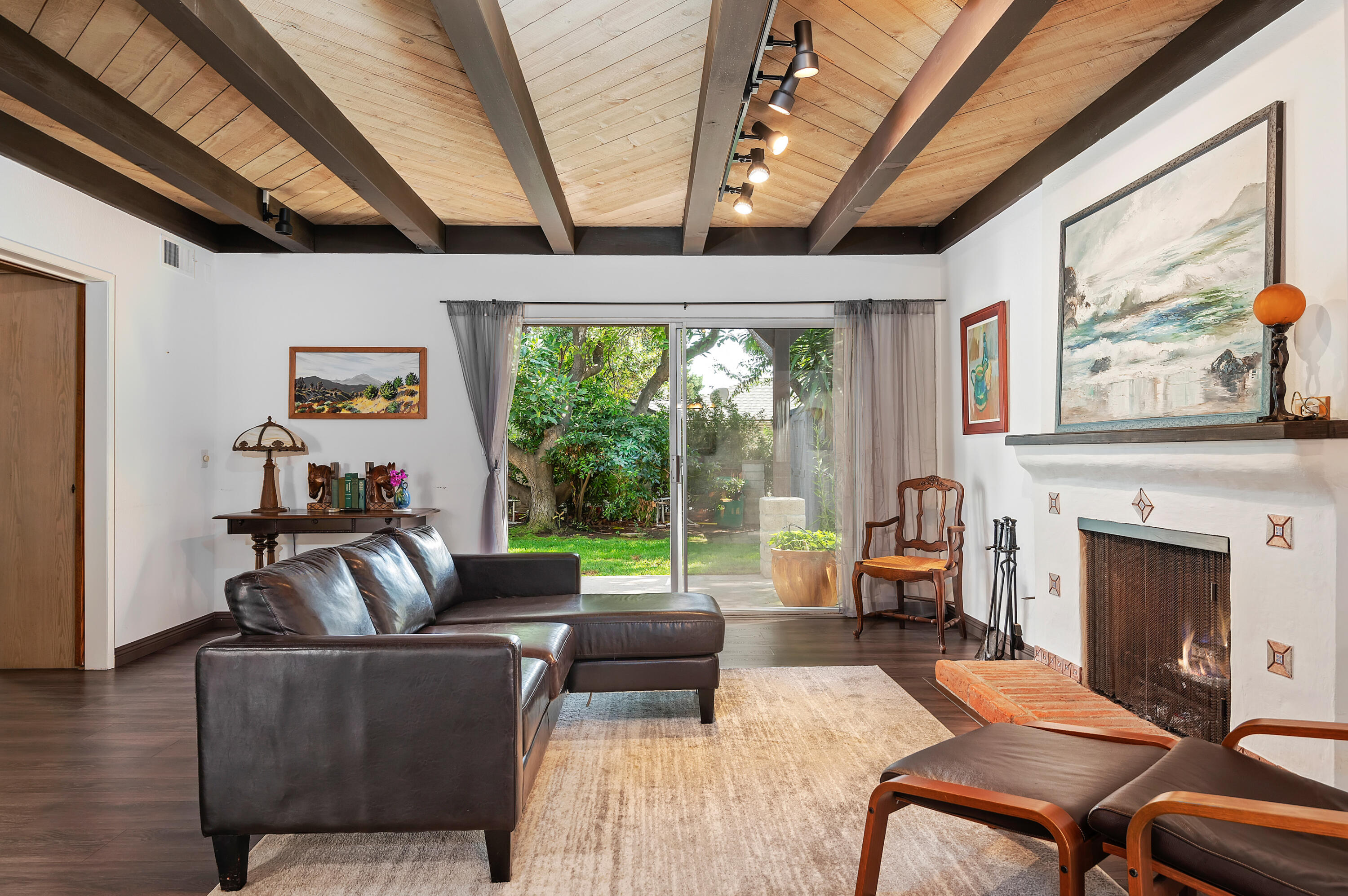 5231 Ogan Road Carpinteria, CA 93013 - Photo 7 of 23 Living Room