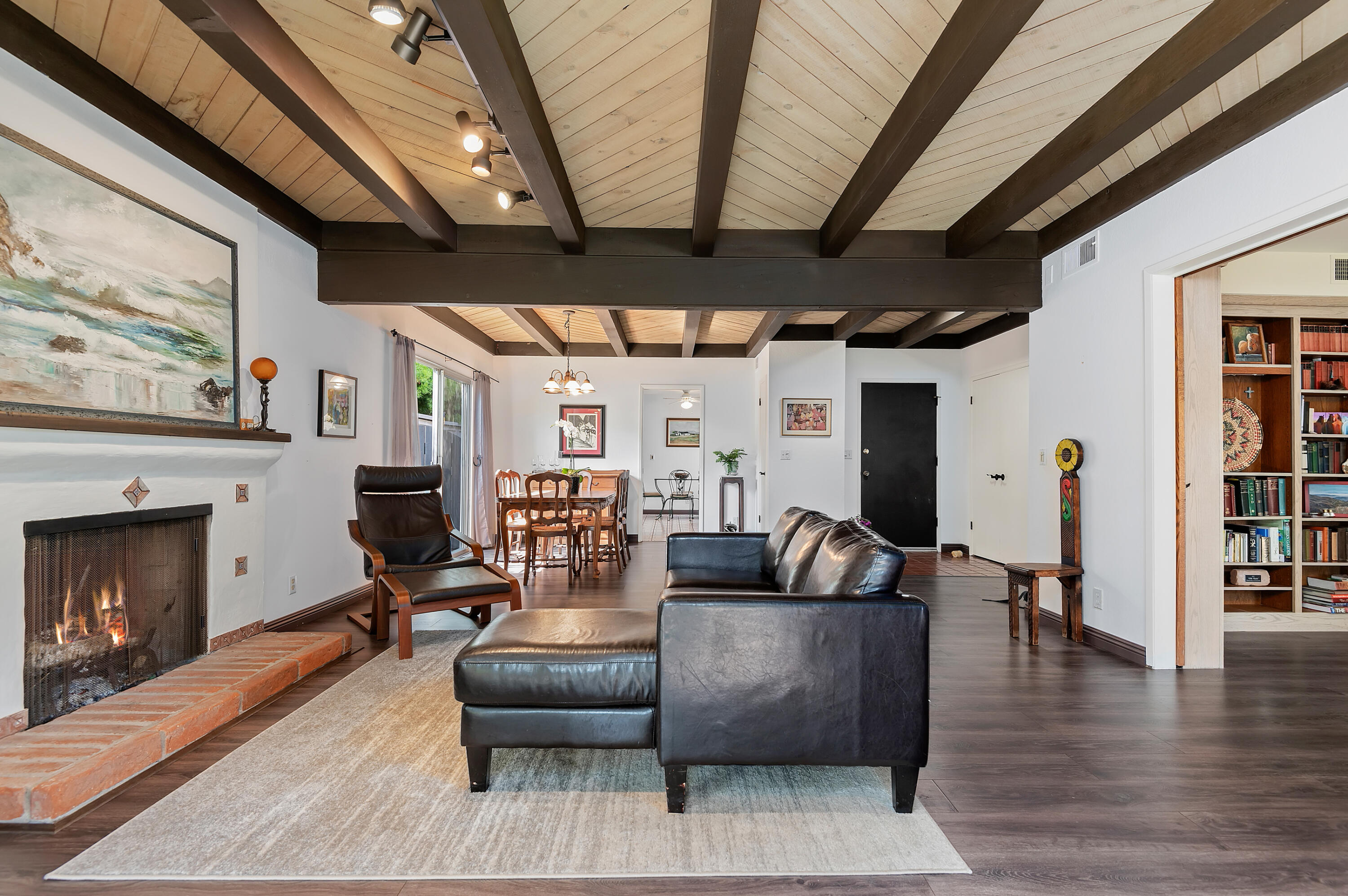 5231 Ogan Road Carpinteria, CA 93013 - Photo 8 of 23 Living Room