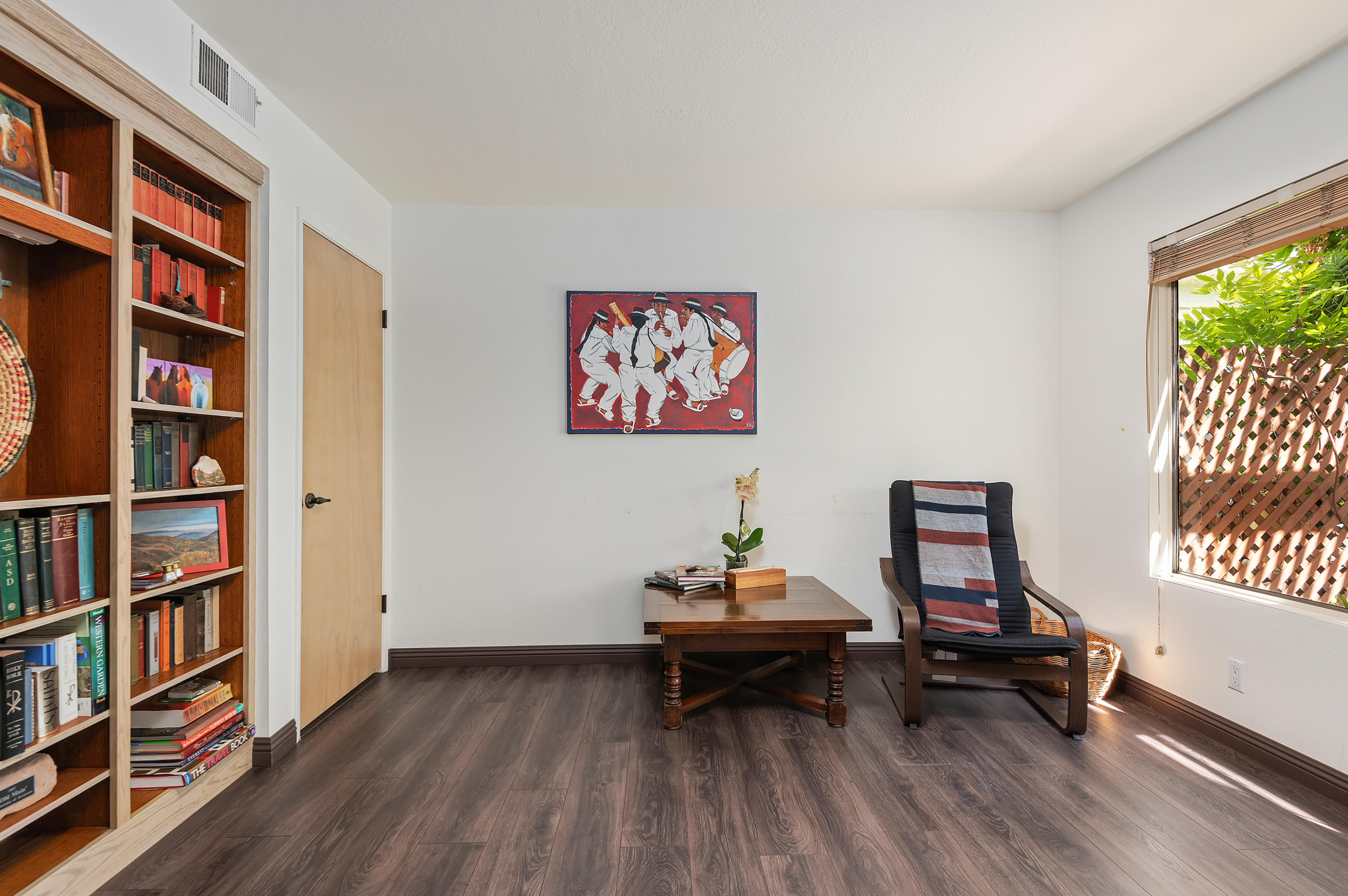 5231 Ogan Road Carpinteria, CA 93013 - Photo 10 of 23 Den/Library