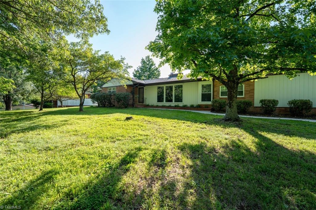 300 Pine Ridge Drive High Point, NC 27262 - Photo 2 of 29 Gallery Image 2