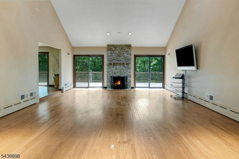 737 Ridge Road Butler, NJ 07405 - Photo 5 of 36 Gallery Image 5
