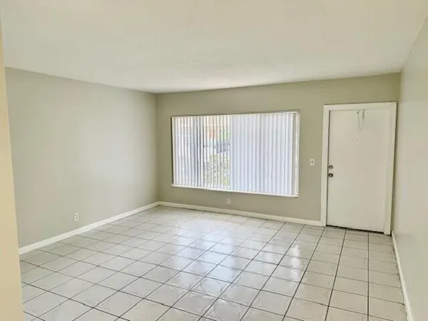 $1,550 | 2303 South Federal Highway, Unit 5, Boynton Beach, FL 33435