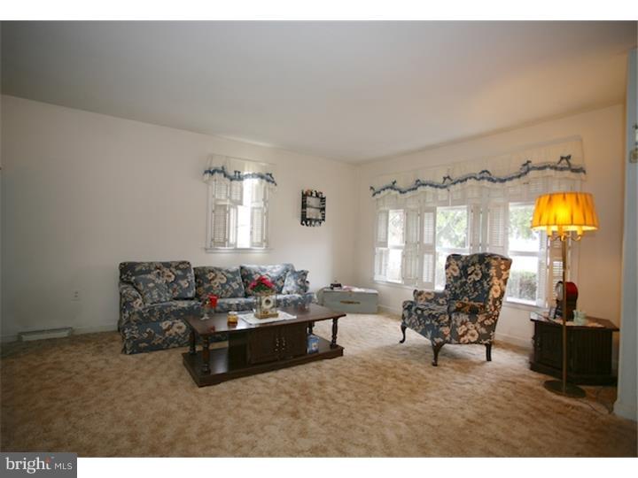 1475 Old York Road Warminster, PA 18974 - Photo 7 of 11 Living Room