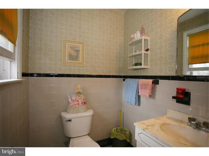 1475 Old York Road Warminster, PA 18974 - Photo 9 of 11 Half Bath