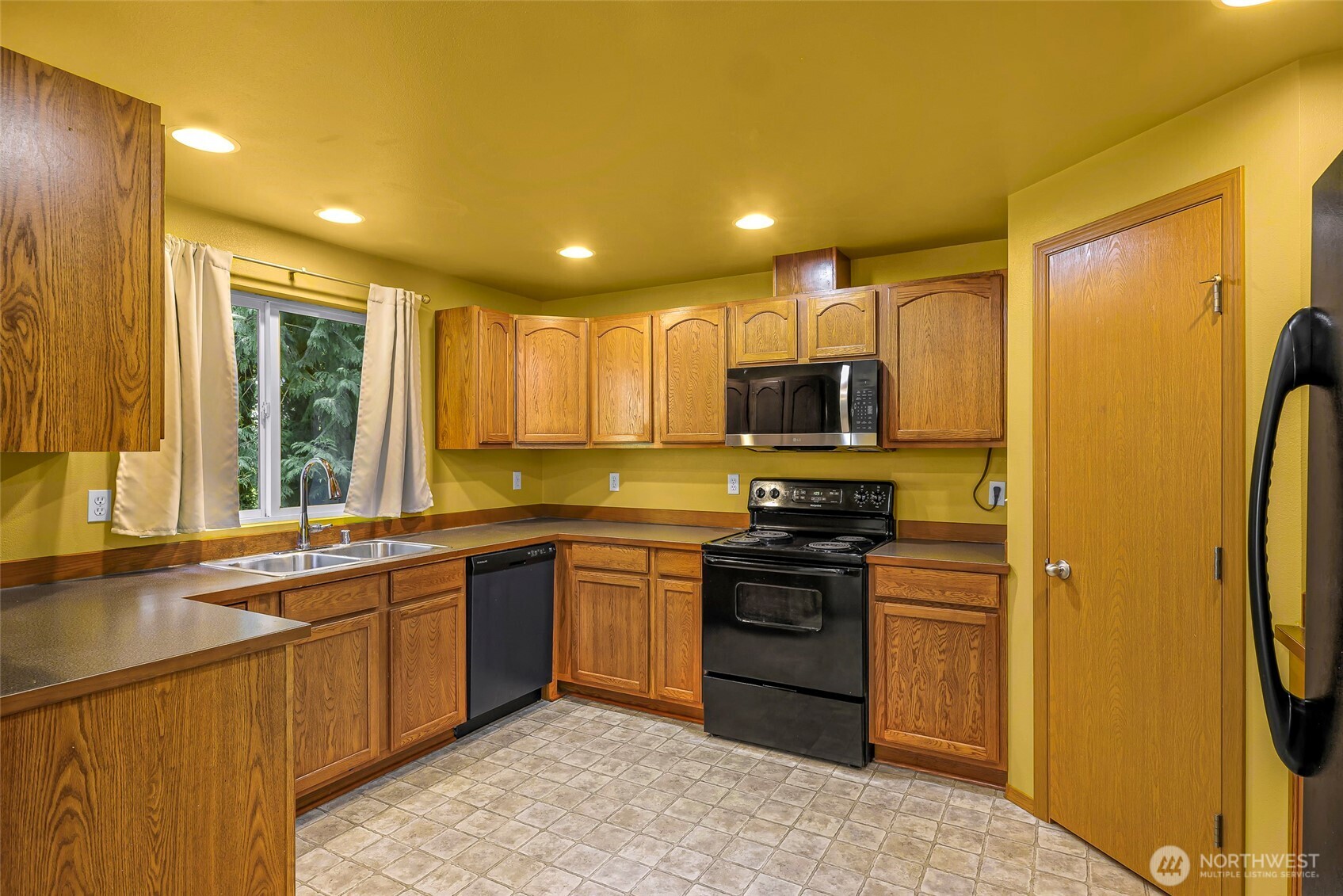 4441 East Forgotten Lane Clinton, WA 98236 - Photo 11 of 36