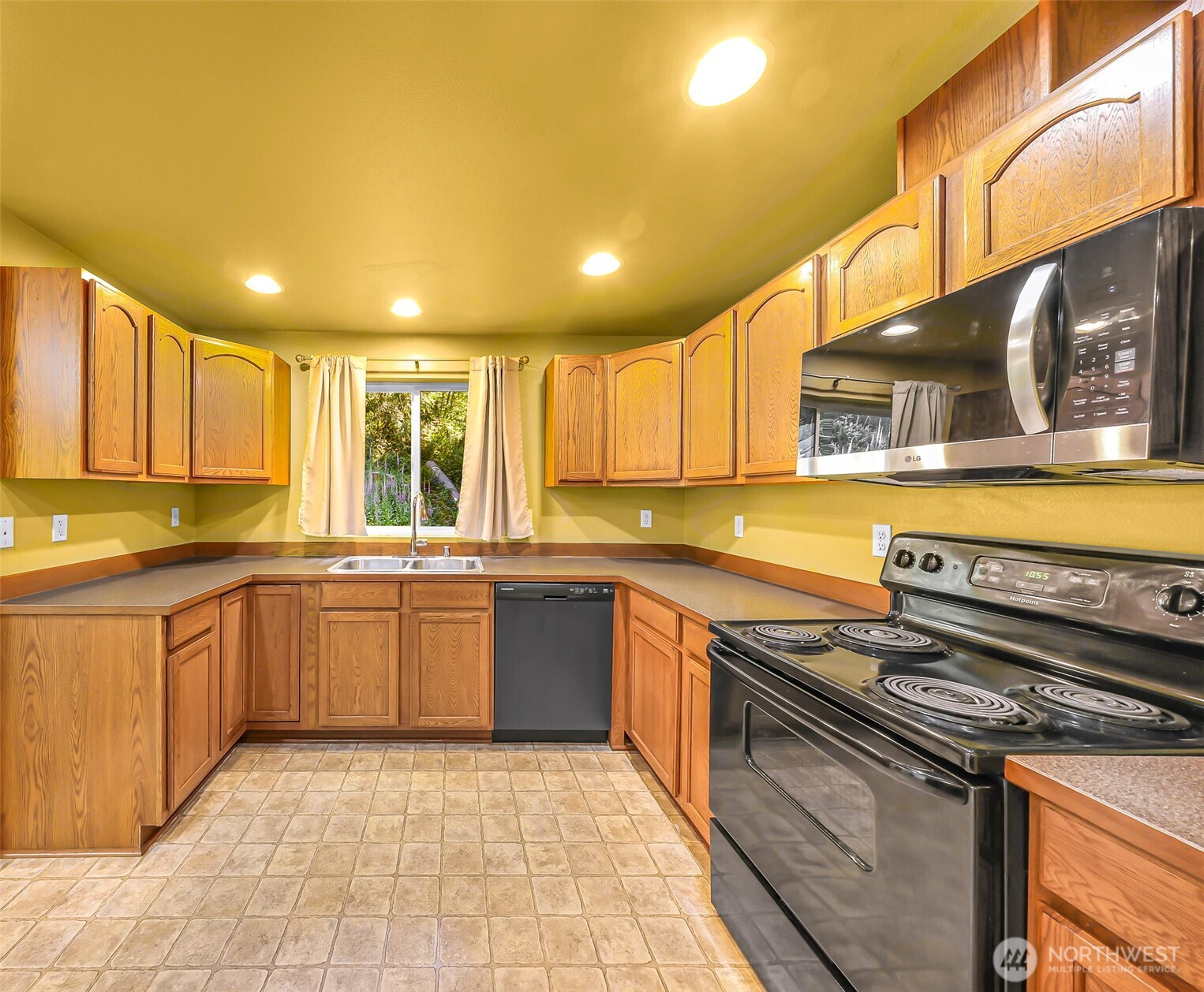 4441 East Forgotten Lane Clinton, WA 98236 - Photo 12 of 36