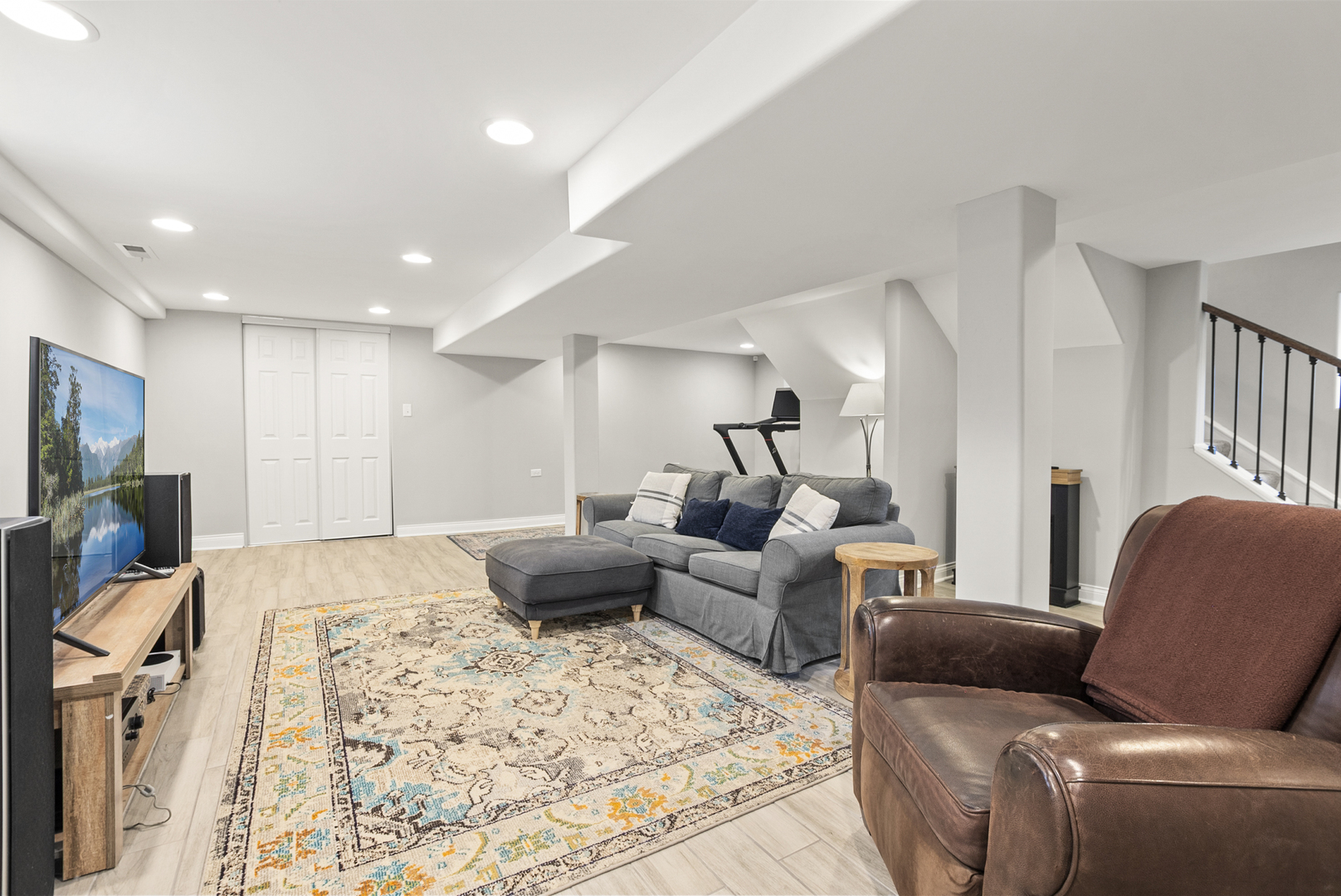 1885 West 108th Place Chicago, IL 60643 - Photo 21 of 31 a living room with furniture and a flat screen tv