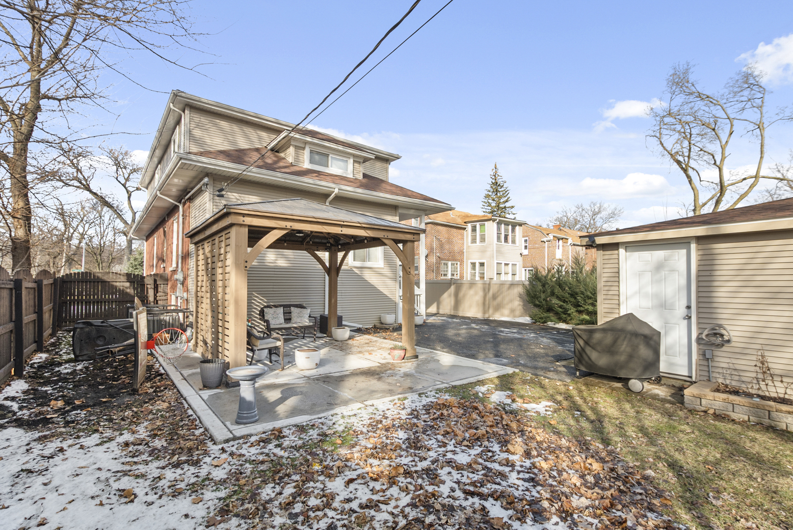 1885 West 108th Place Chicago, IL 60643 - Photo 28 of 31 a view of a couches with wooden fence