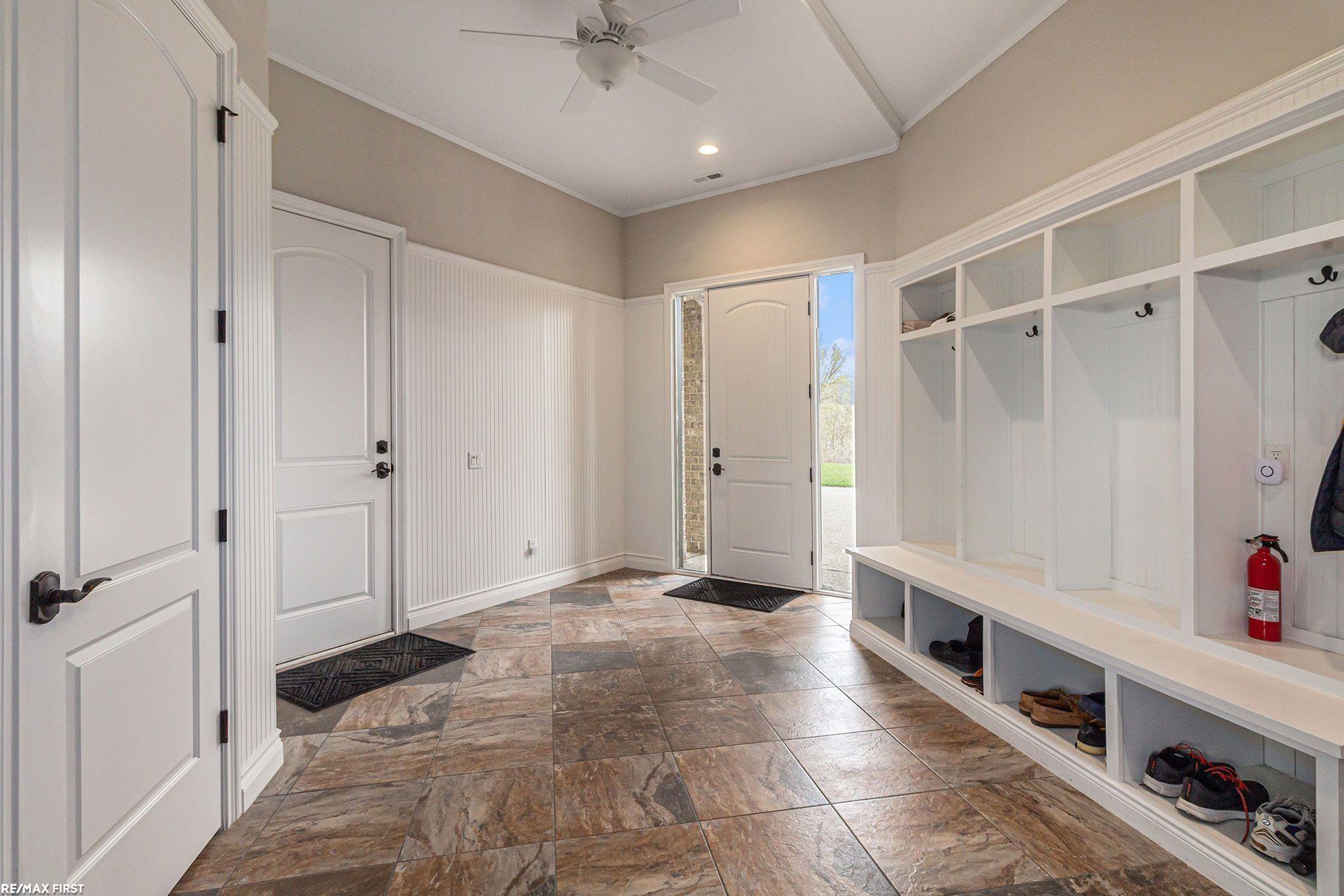 659 Foxwood Trail Rochester, MI 48306 - Photo 40 of 51 Mud room