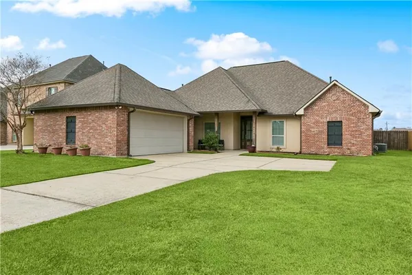 $342,500 | 8669 Sandpiper Street, Denham Springs, LA 70706