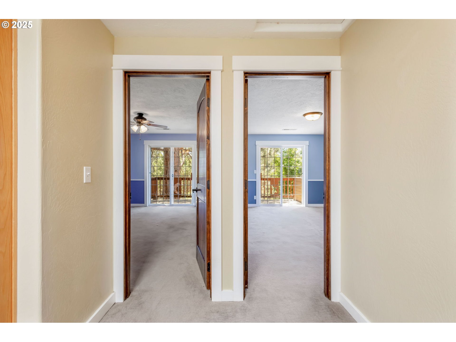 19723 Buck Canyon Road Bend, OR 97702 - Photo 21 of 48 a view of a hallway with wooden floor and a living room