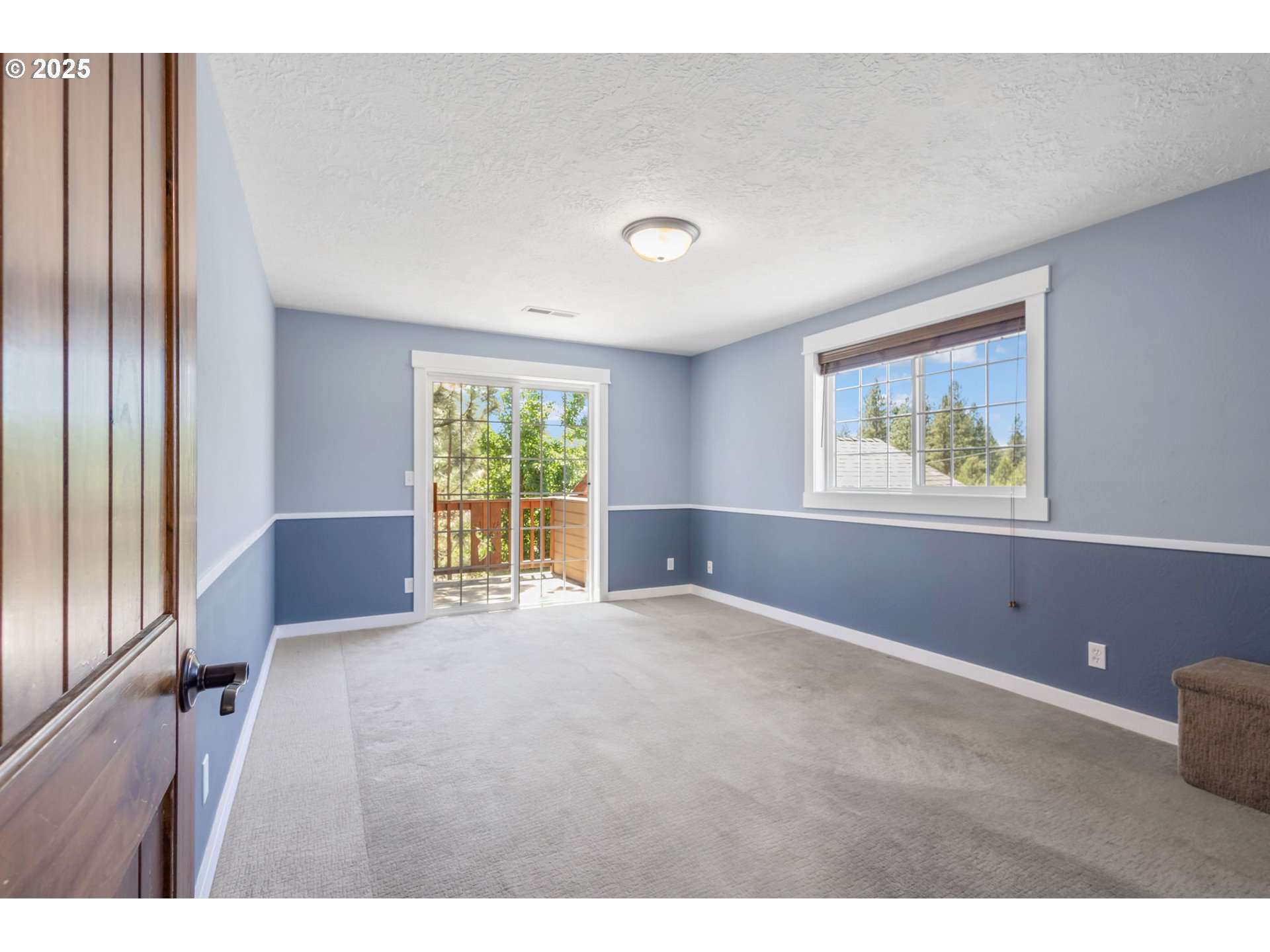 19723 Buck Canyon Road Bend, OR 97702 - Photo 23 of 48 a view of an empty room with a window