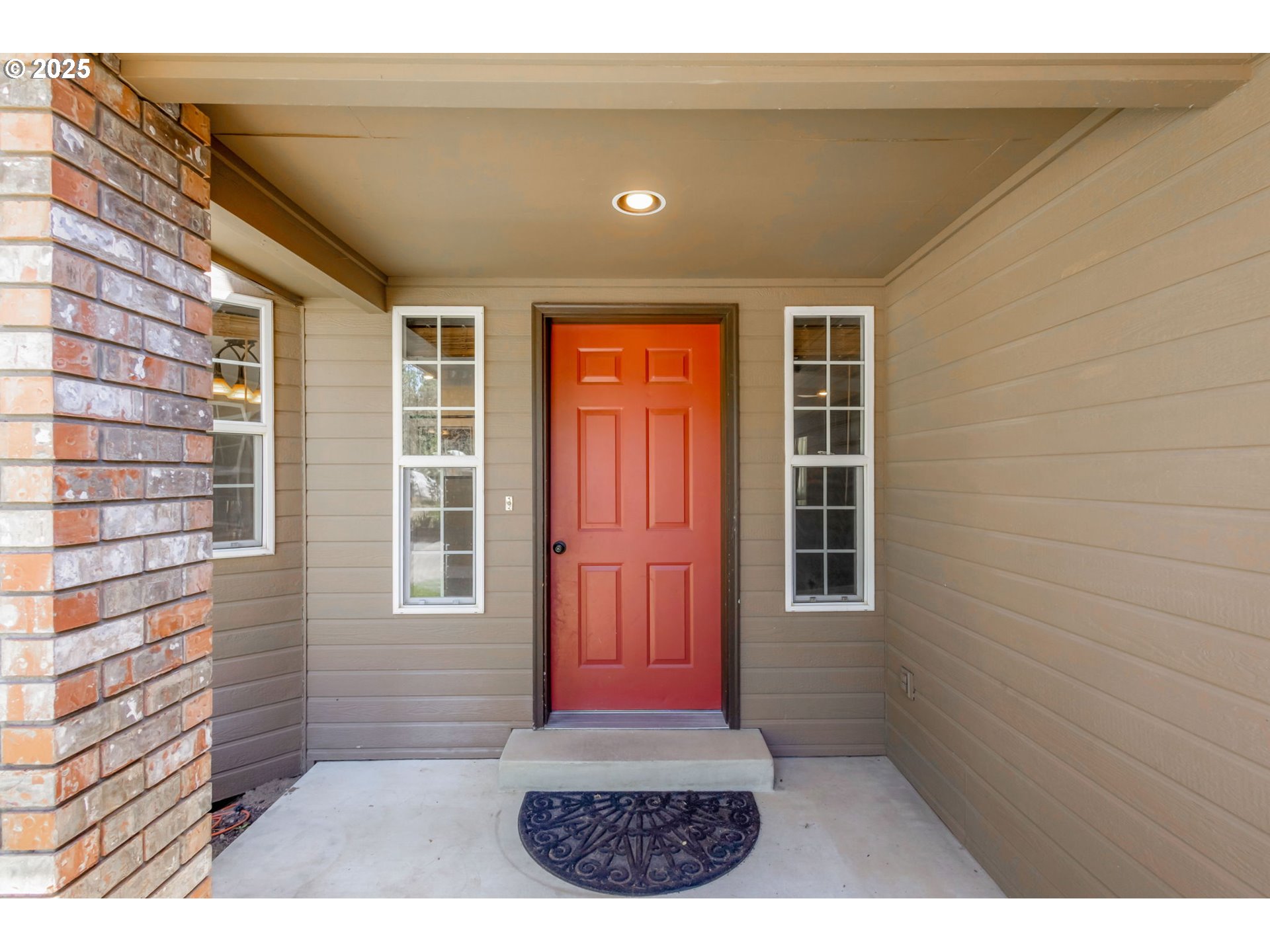 19723 Buck Canyon Road Bend, OR 97702 - Photo 3 of 48 a view of an entryway of the house