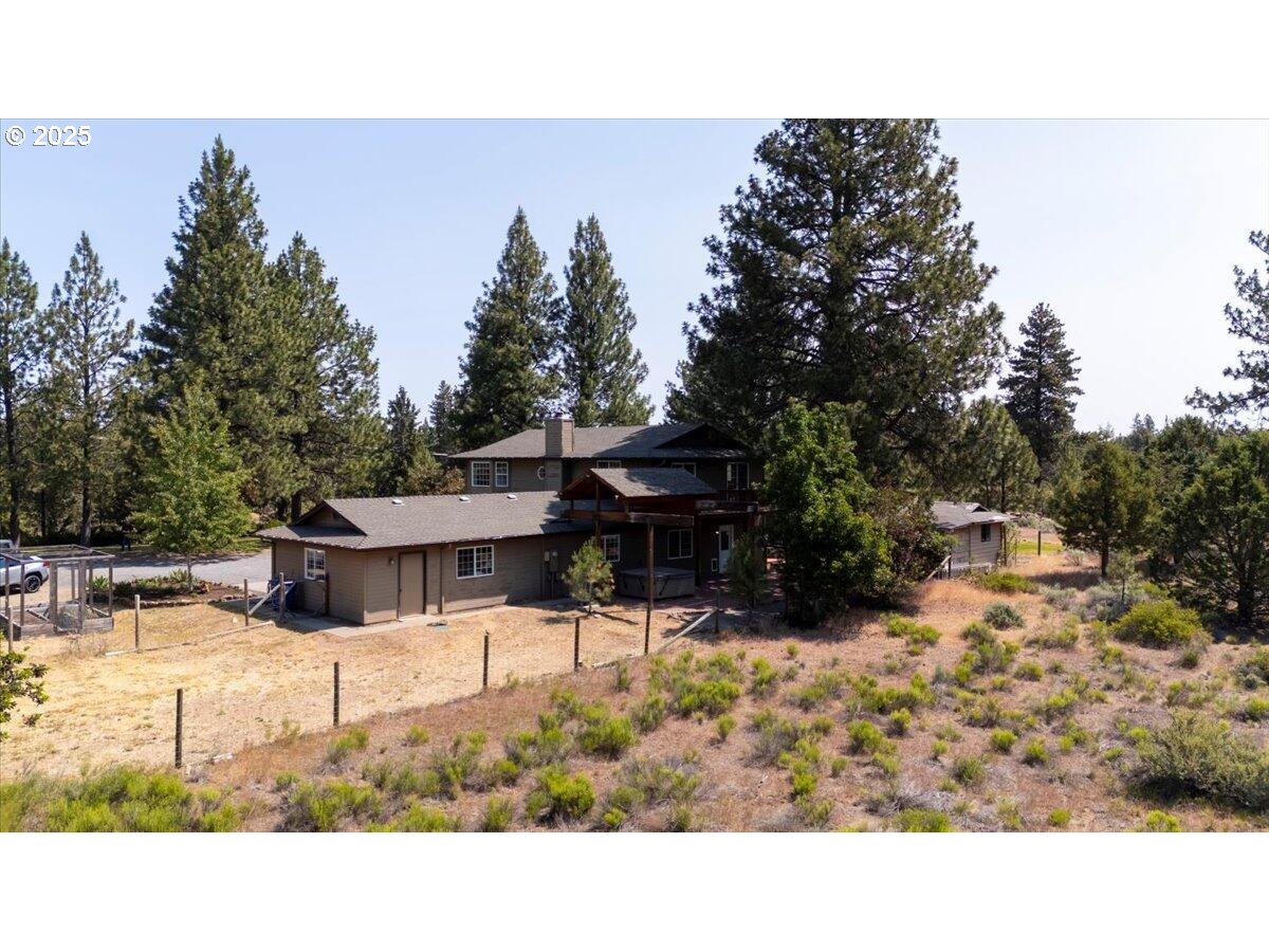 19723 Buck Canyon Road Bend, OR 97702 - Photo 41 of 48 a view of a outdoor space covered with snow
