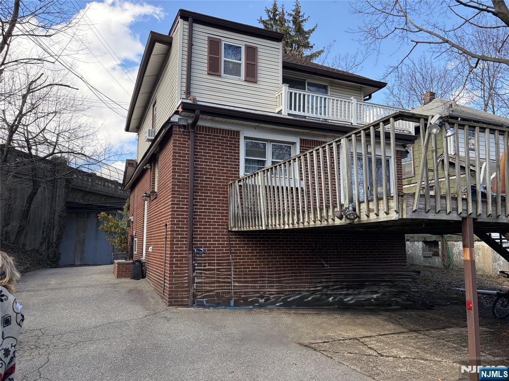 528 Terrace Avenue Hasbrouck Heights, NJ 07604 - Photo 3 of 18