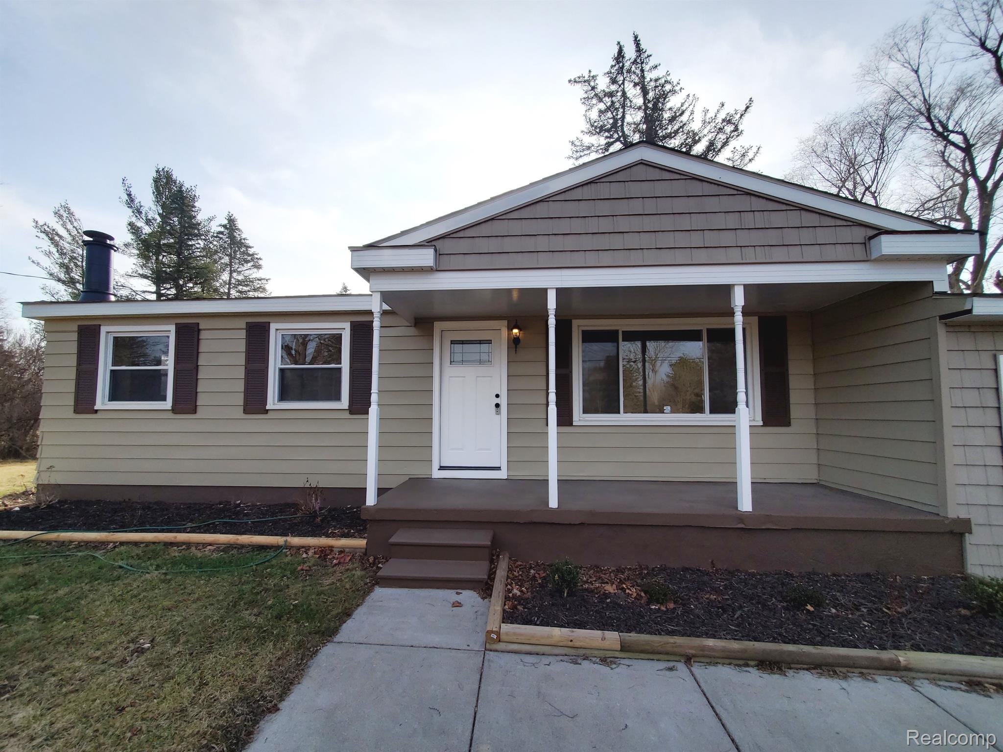 1121 West Cook Road Grand Blanc, MI 48439 - Photo 3 of 47 Gallery Image 3