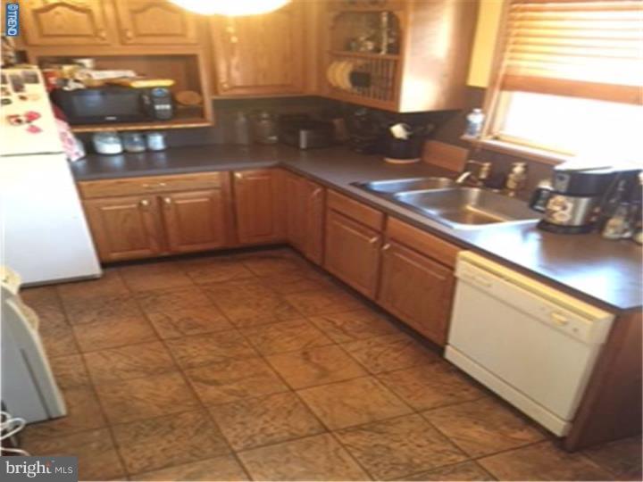 324 Laurel Road Sharon Hill, PA 19079 - Photo 2 of 14 Gallery Image 2