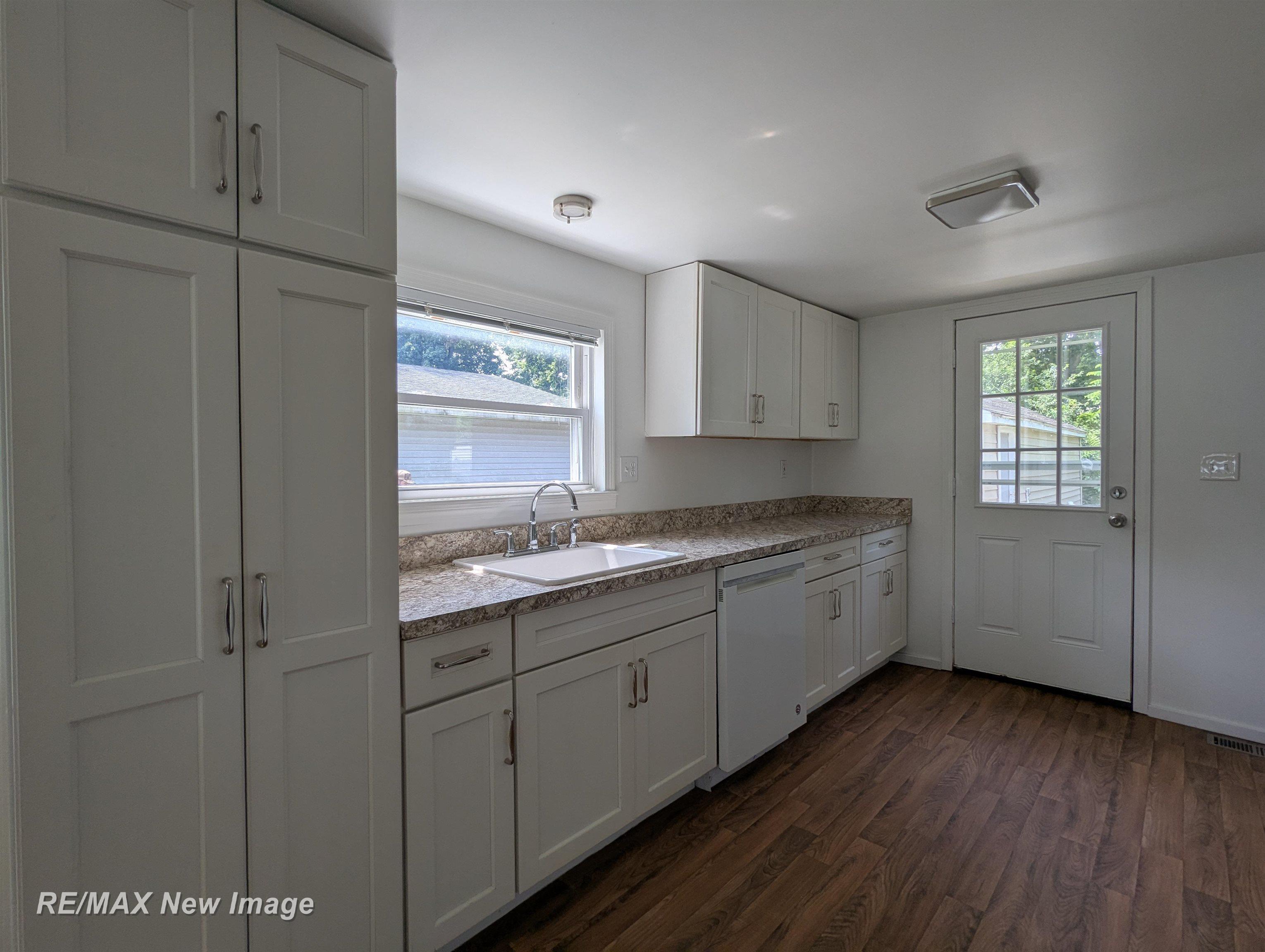 4212 Pineport Road Bridgeport, MI 48722 - Photo 8 of 24 50183703-434383f0-7efe-464f-ac58-c4a493bbf93a.JPG