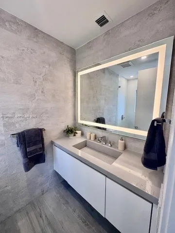 $10,000 | 3604 Day Avenue, Miami, FL 33133