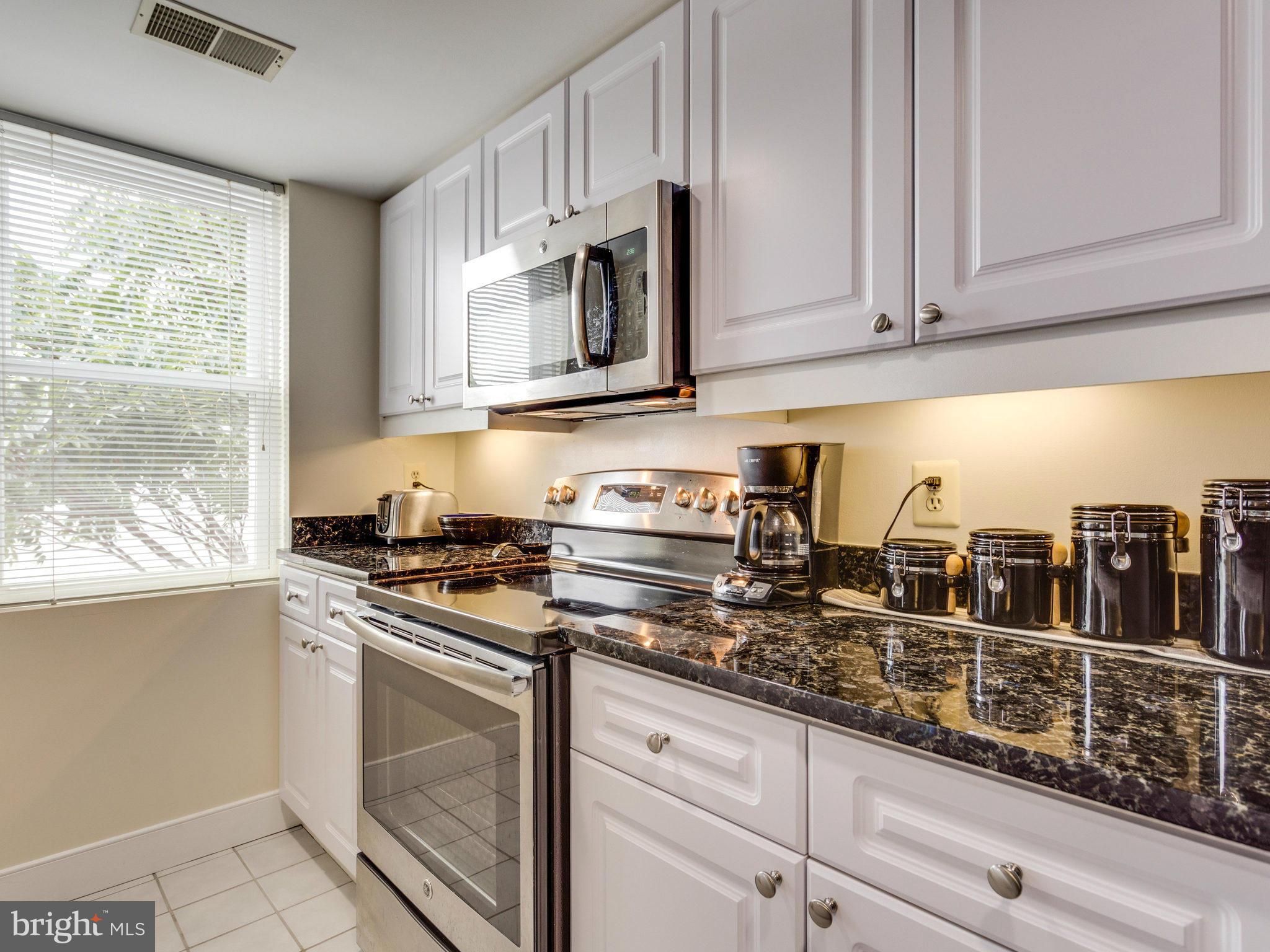 1727 R Street Northwest, Unit 504 Washington, DC 20009 - Photo 11 of 30 Kitchen
