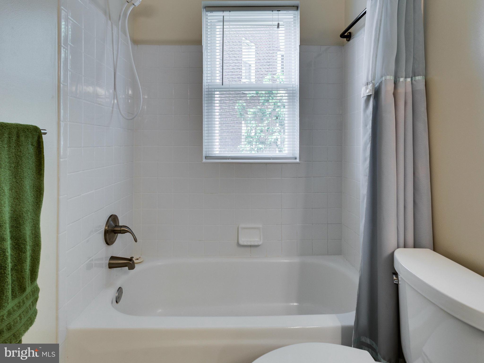 1727 R Street Northwest, Unit 504 Washington, DC 20009 - Photo 23 of 30 Bath