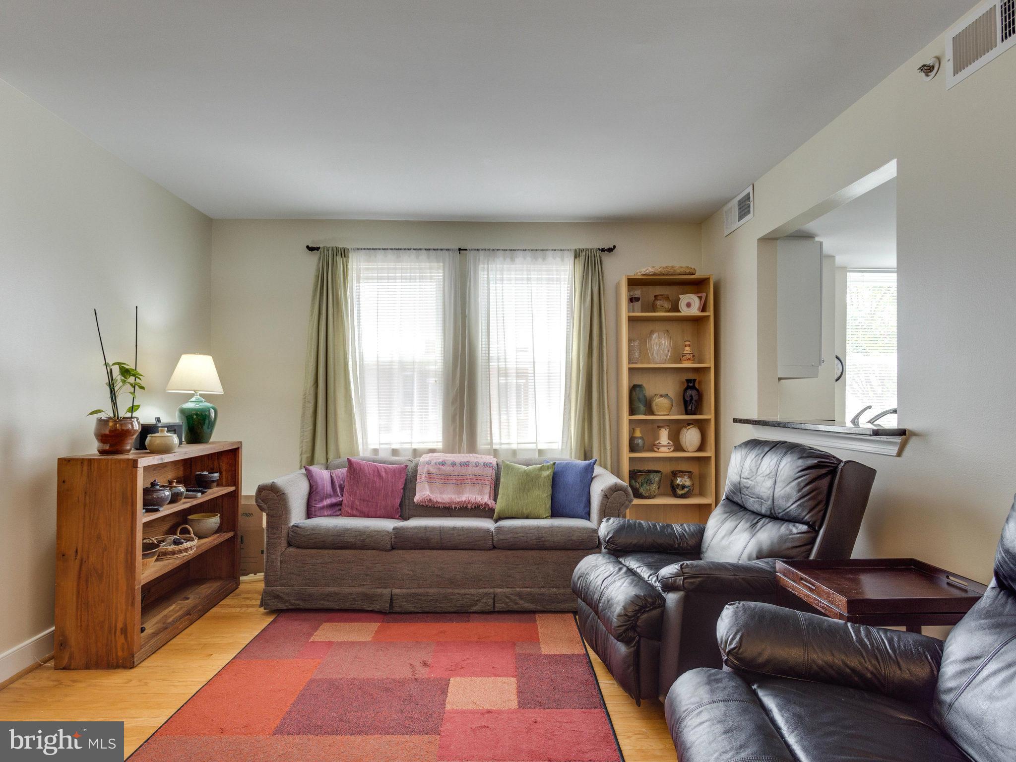 1727 R Street Northwest, Unit 504 Washington, DC 20009 - Photo 7 of 30 Living Room