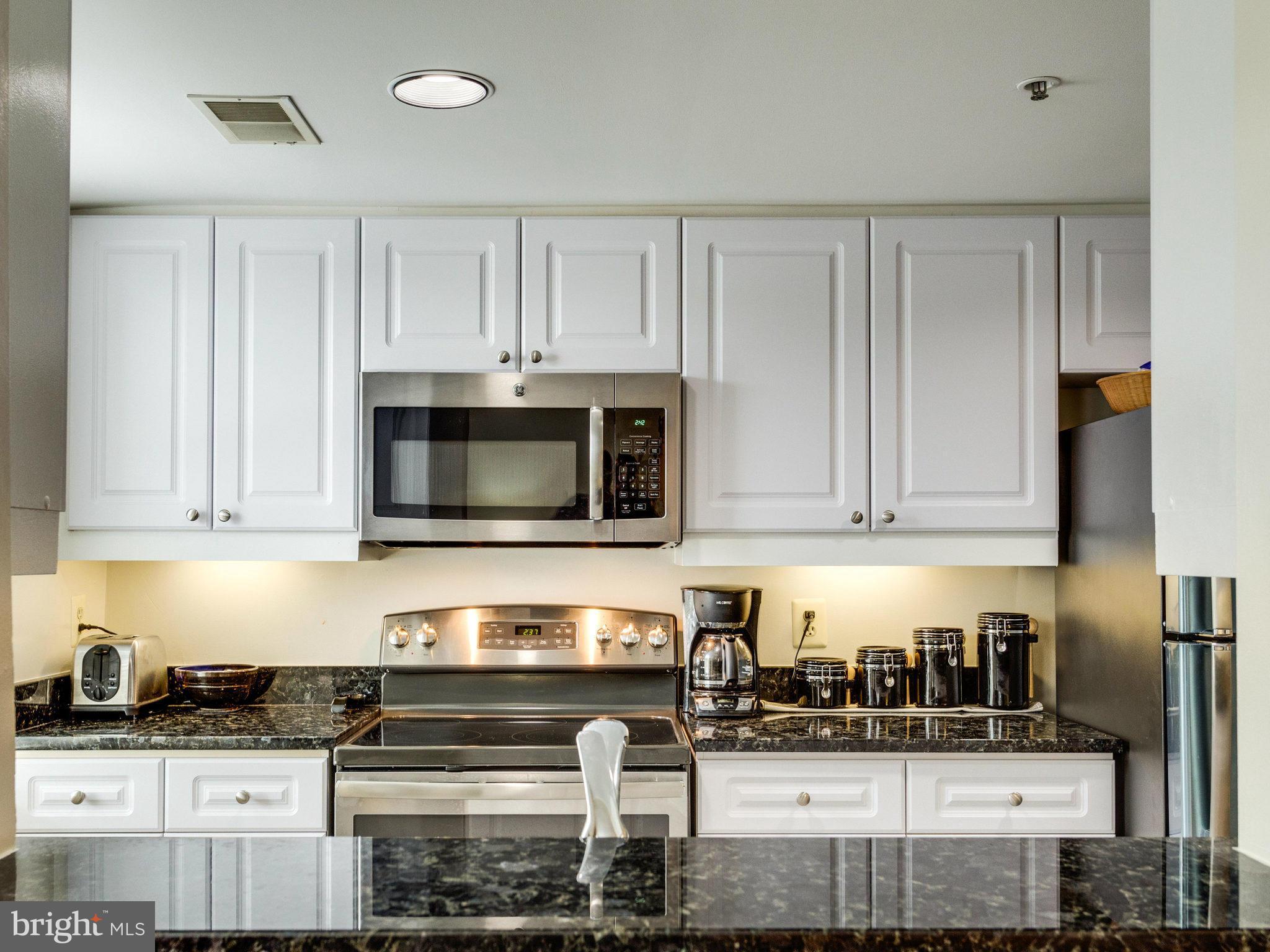 1727 R Street Northwest, Unit 504 Washington, DC 20009 - Photo 8 of 30 Kitchen