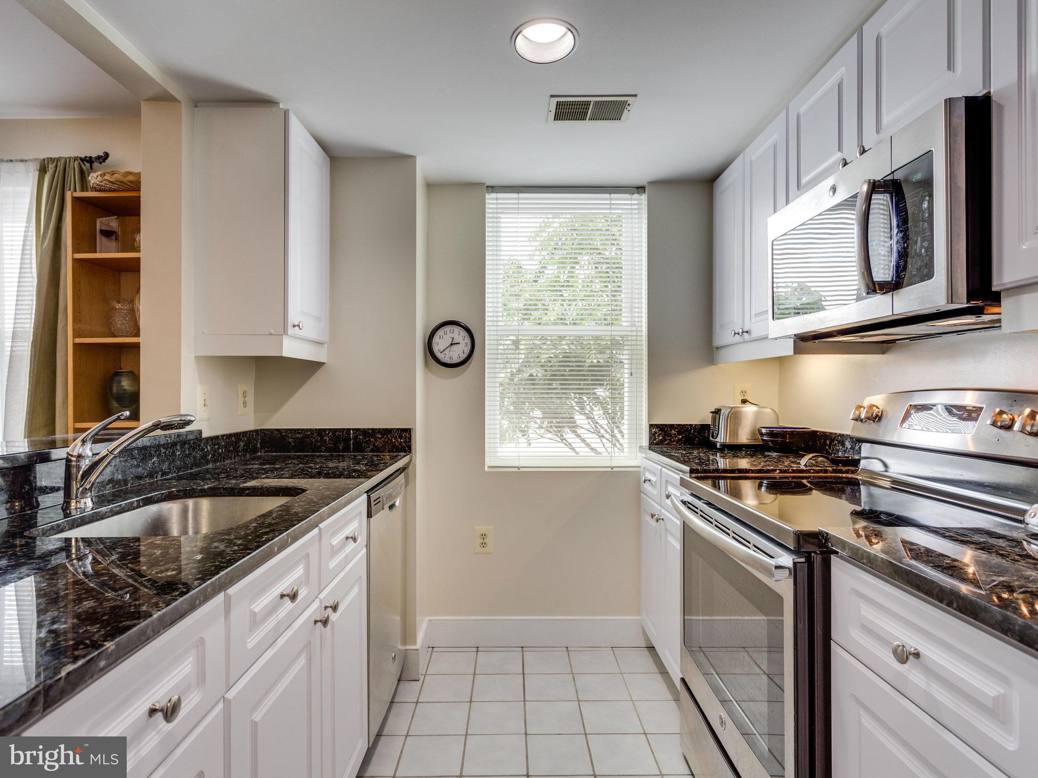 1727 R Street Northwest, Unit 504 Washington, DC 20009 - Photo 9 of 30 Kitchen