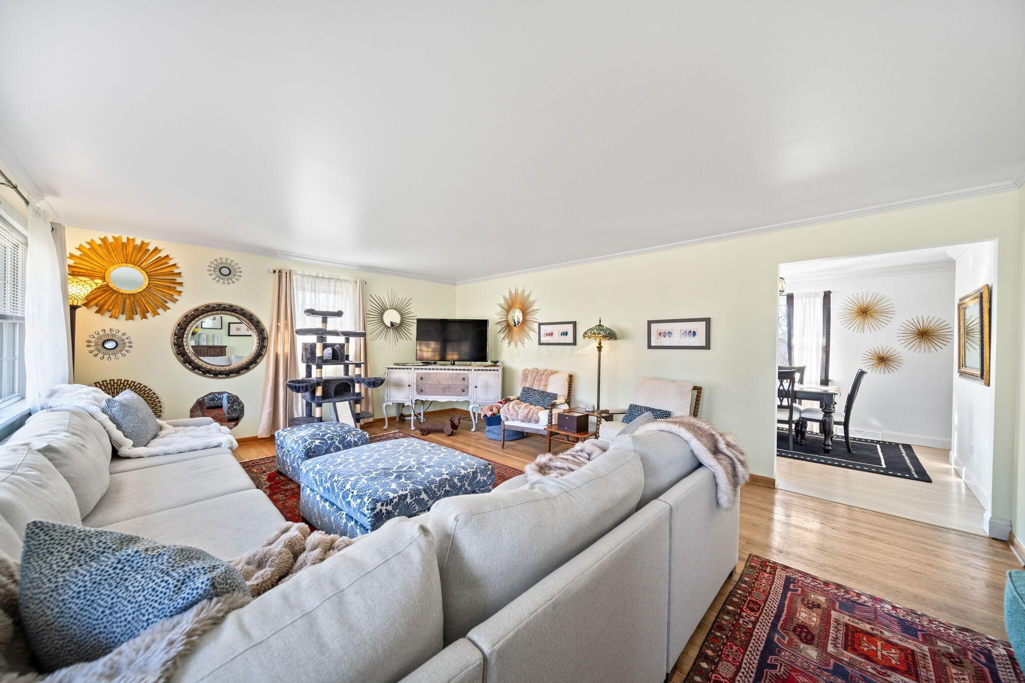 2431 White Road Grove City, OH 43123 - Photo 22 of 81 living room